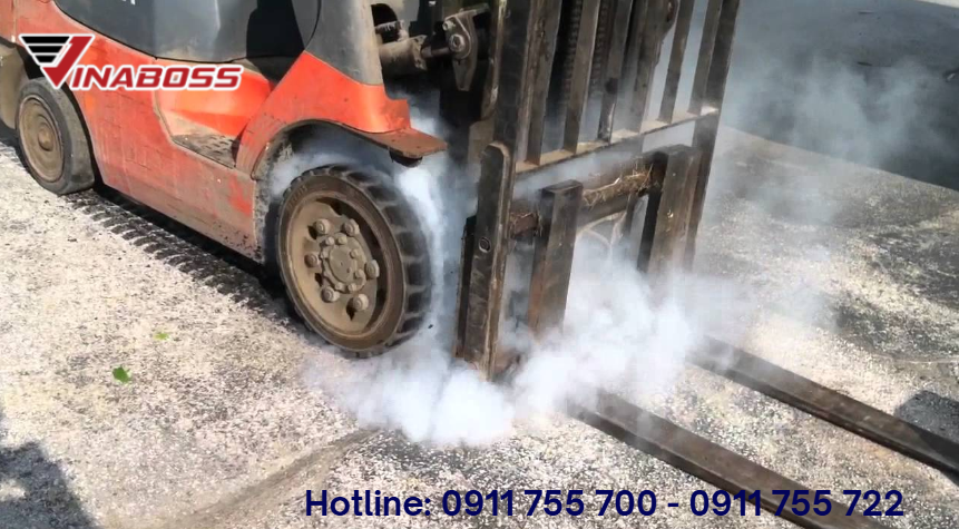 sửa xe nâng khó nổ, nổ khói tại Trảng Bom