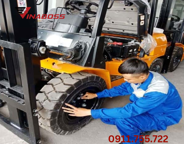 Sửa chữa, thay lốp cho xe nâng điện tại Bến Cát